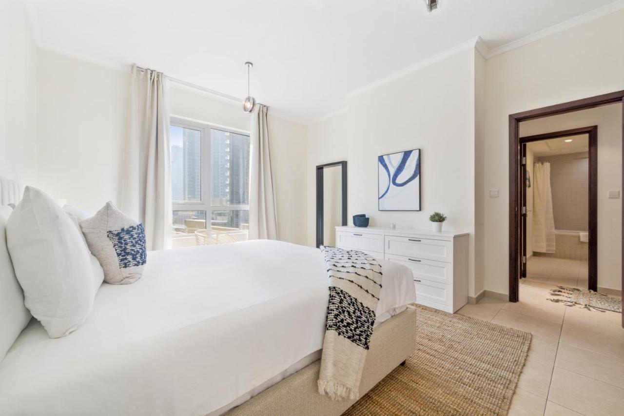 Stylish Apartment With Partial Burj Khalifa View Дубай Екстериор снимка