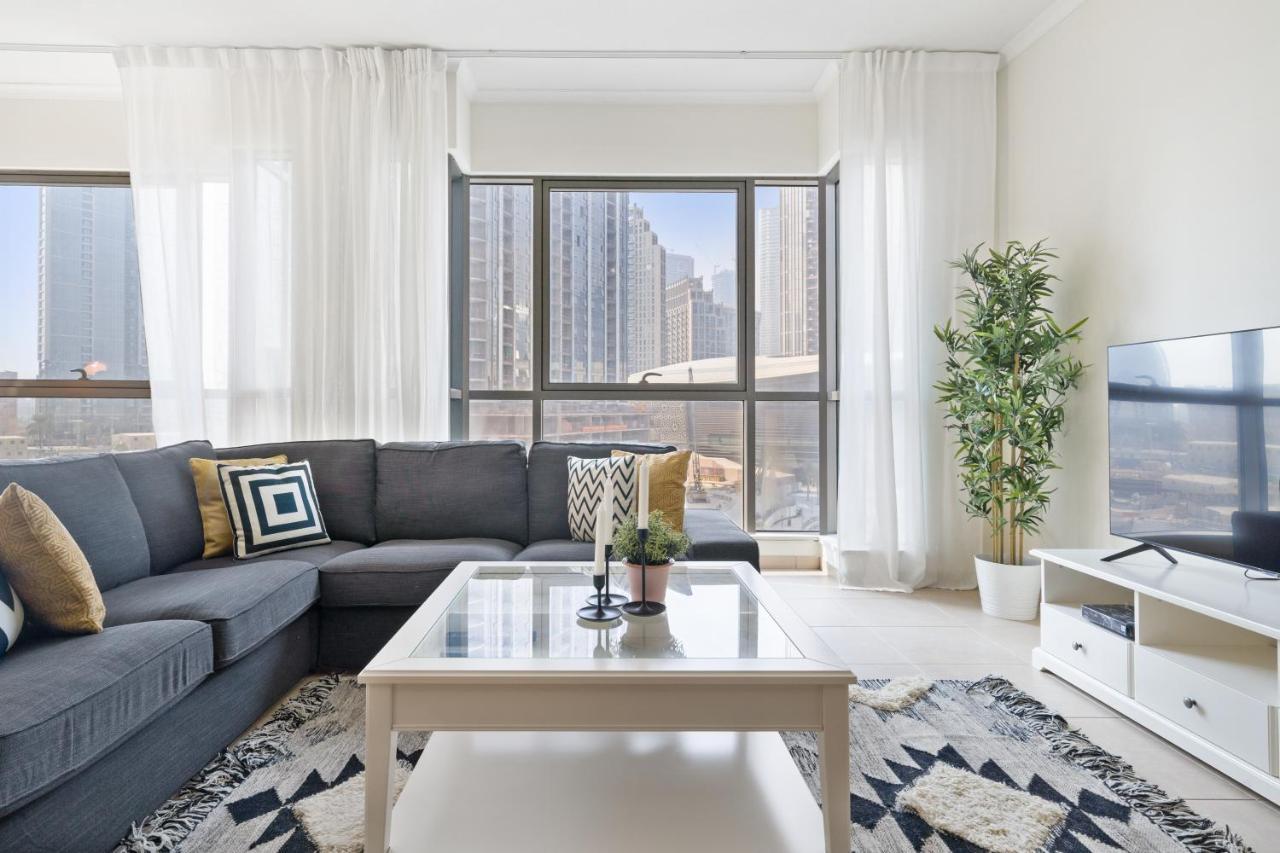 Stylish Apartment With Partial Burj Khalifa View Дубай Екстериор снимка