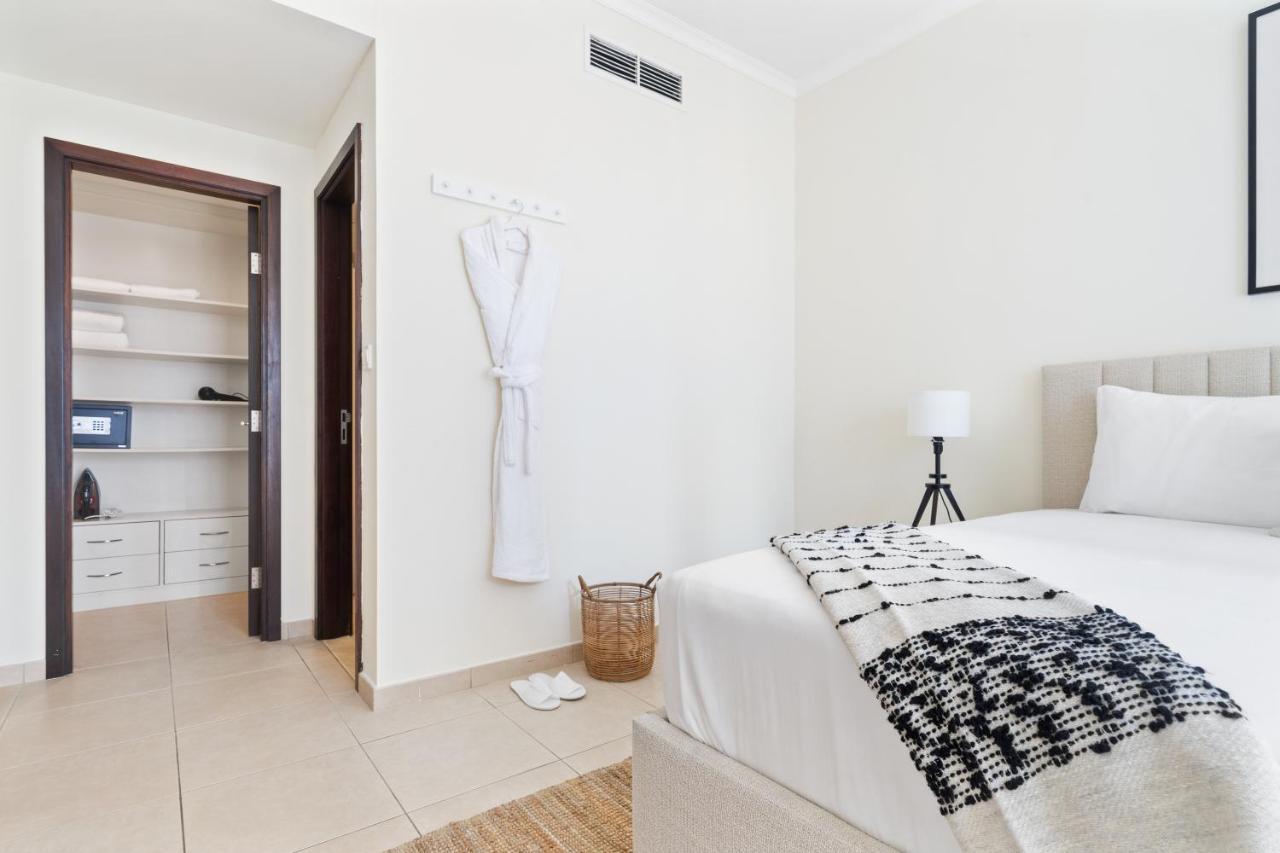 Stylish Apartment With Partial Burj Khalifa View Дубай Екстериор снимка