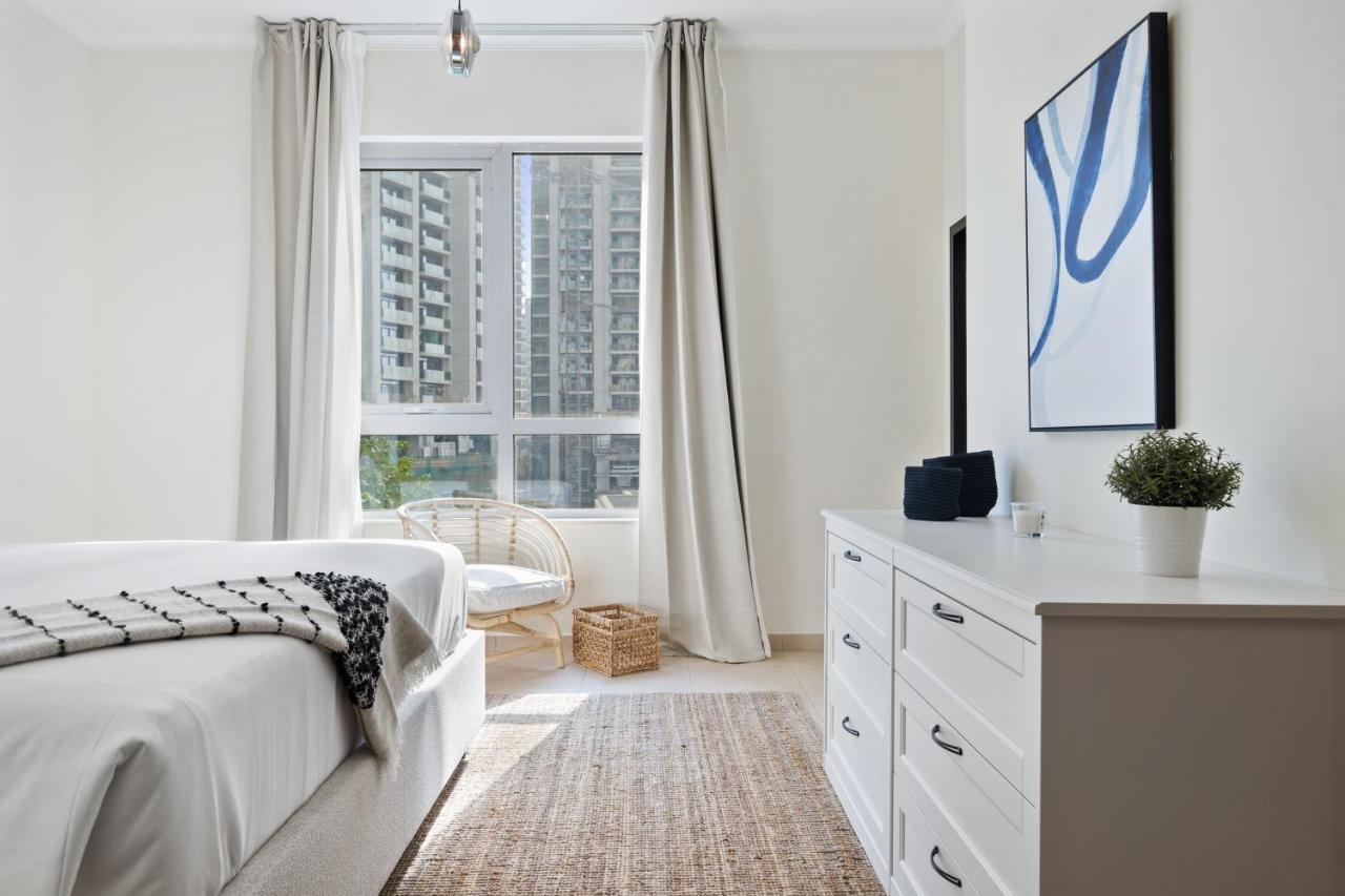 Stylish Apartment With Partial Burj Khalifa View Дубай Екстериор снимка