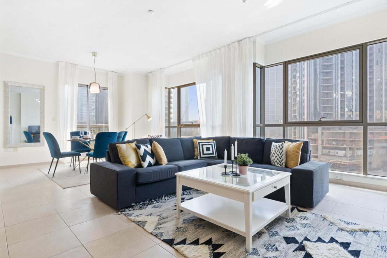 Stylish Apartment With Partial Burj Khalifa View Дубай Екстериор снимка