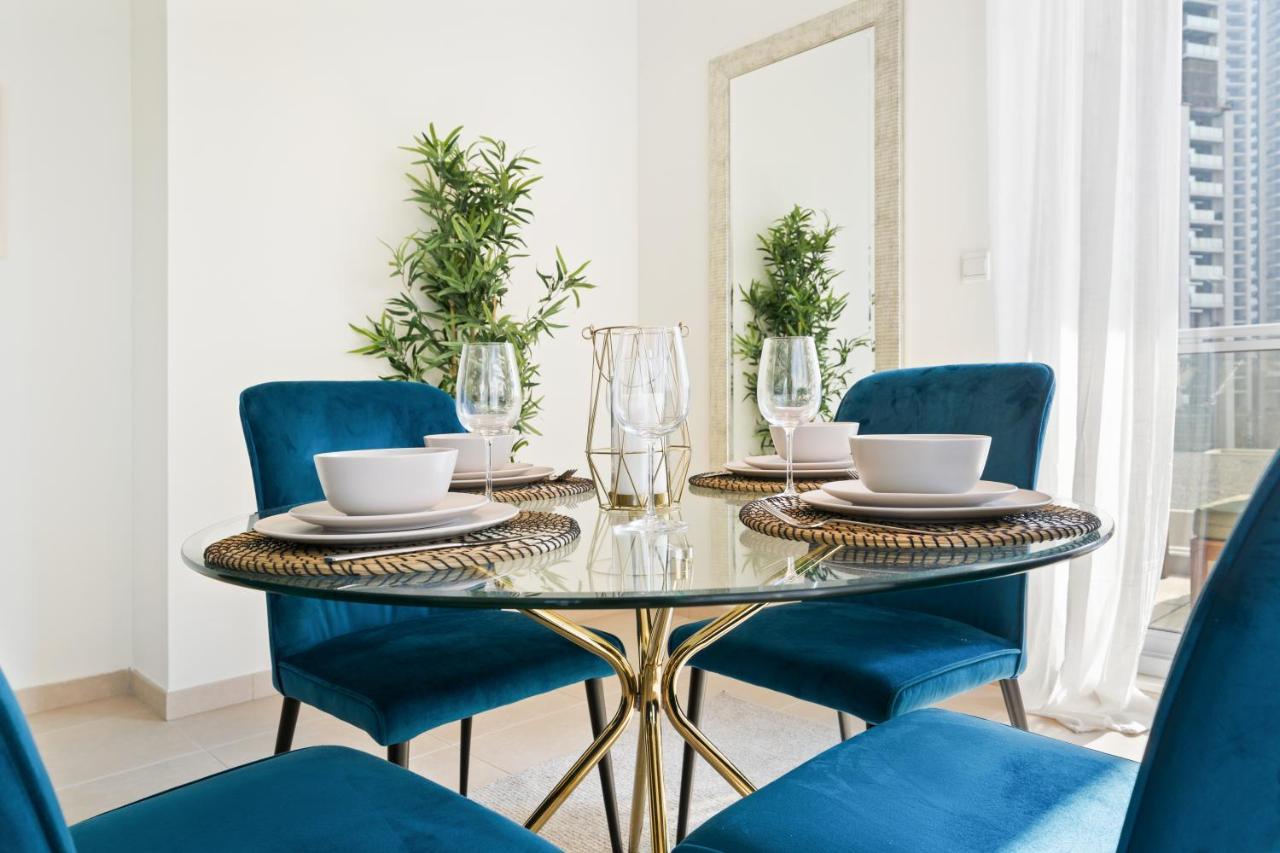 Stylish Apartment With Partial Burj Khalifa View Дубай Екстериор снимка